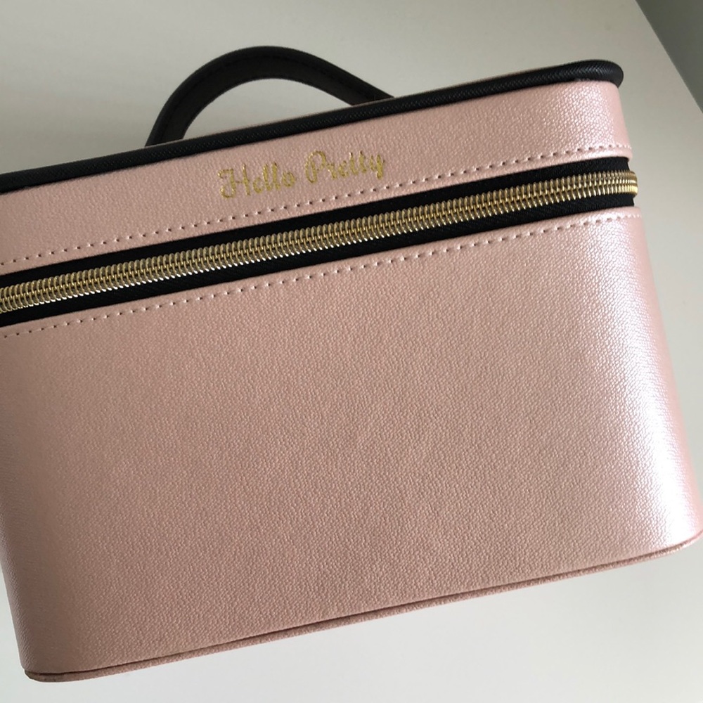 Cosmetic train case